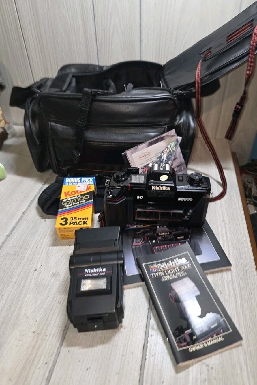 Nishika N8000 Camera 35mm Quadrascopic 3D Lenticular Flash Case Manual Kit